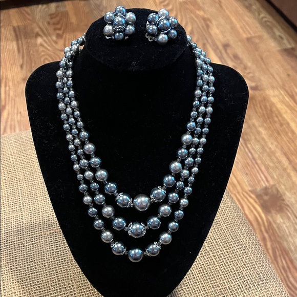 Elegant Silver Pearl Necklace and Earring Set - Picture 1 of 2